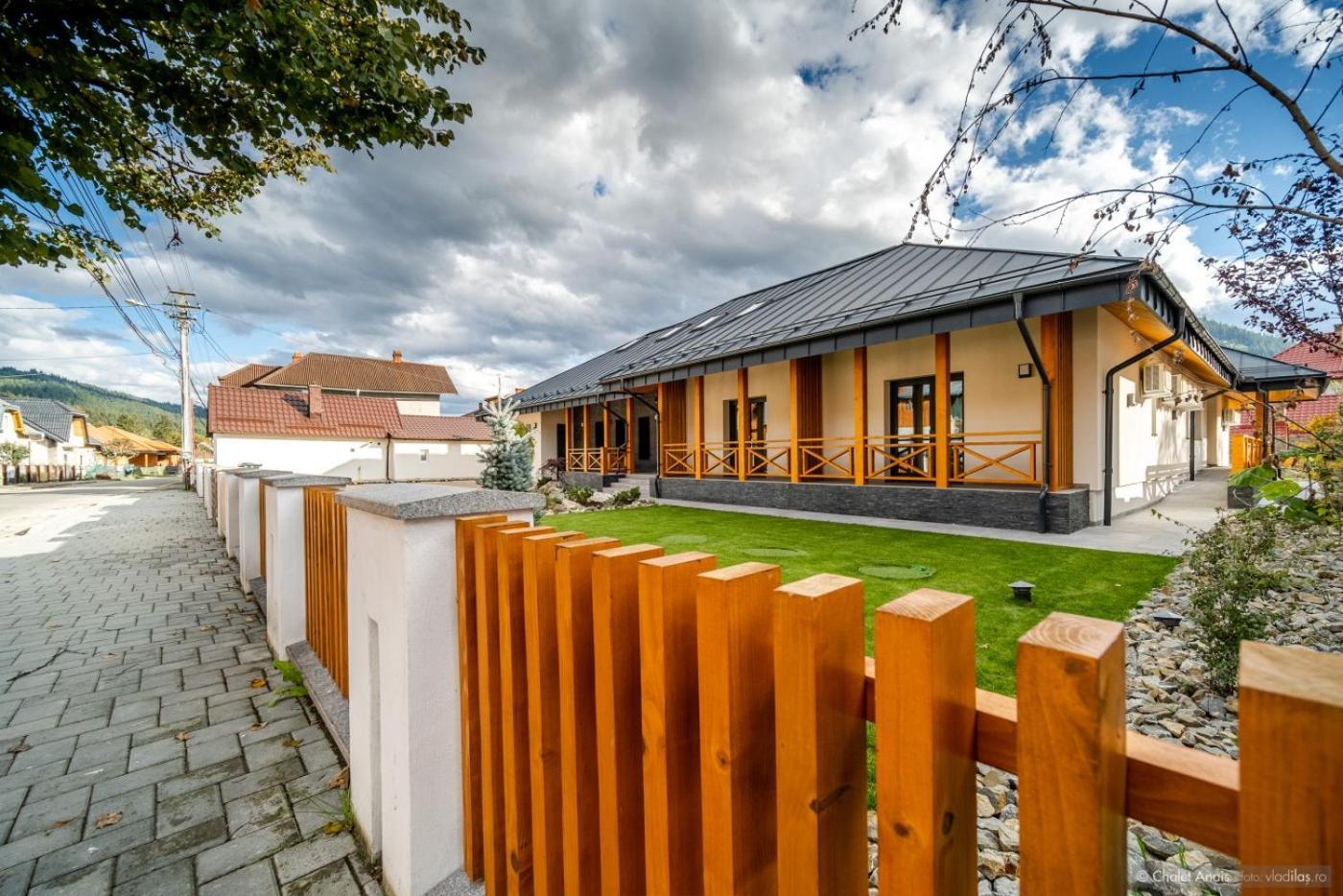 Anais Chalet Câmpulung Moldovenesc エクステリア 写真